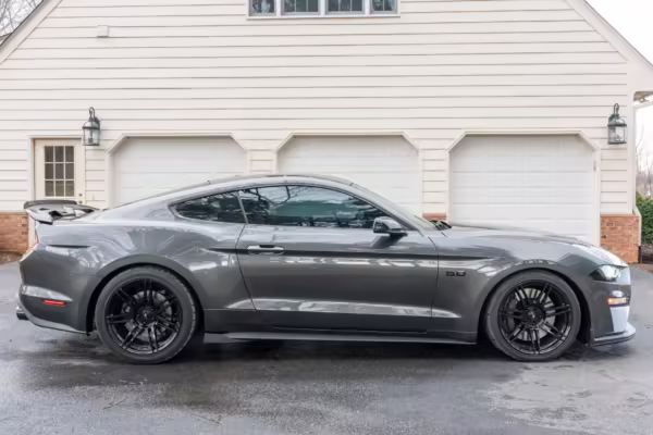 2018 Ford Mustang GT Coupe Premium — photo 3