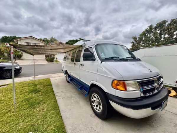 2000 Dodge Ram Van B3500 — photo 8