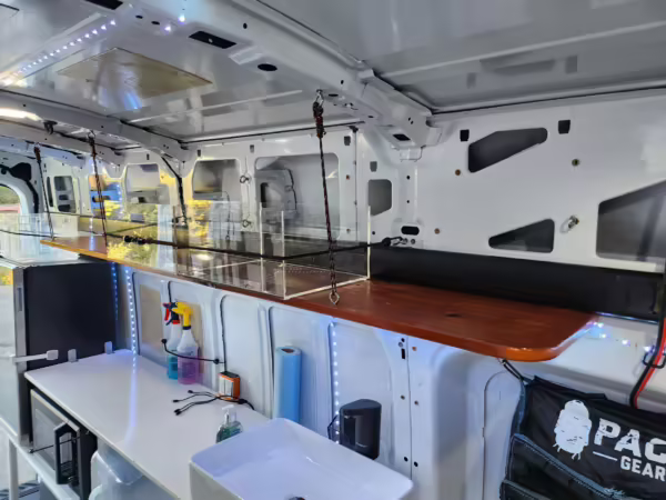 2022 Ford E-Transit 350 — photo 65