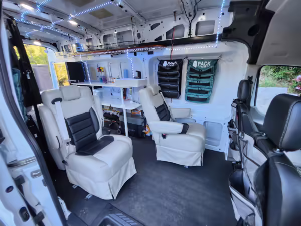 2022 Ford E-Transit 350 — photo 73