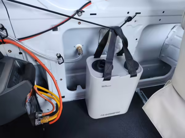 2022 Ford E-Transit 350 — photo 75