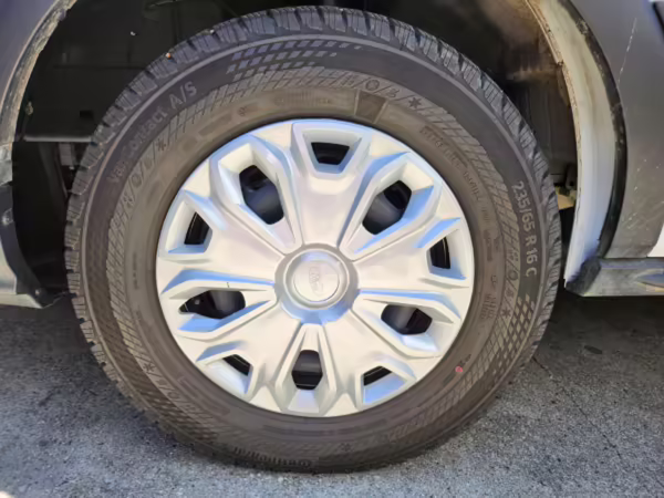2022 Ford E-Transit 350 — photo 36