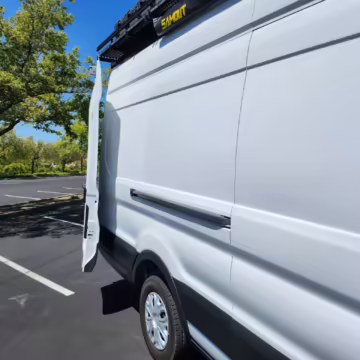 2022 Ford E-Transit 350 — photo 10