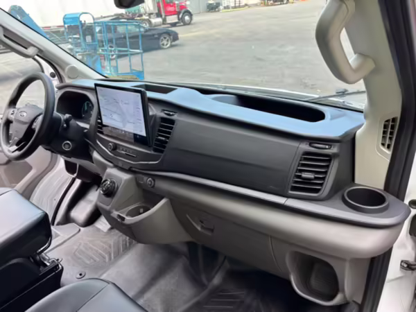 2022 Ford E-Transit 350 — photo 23