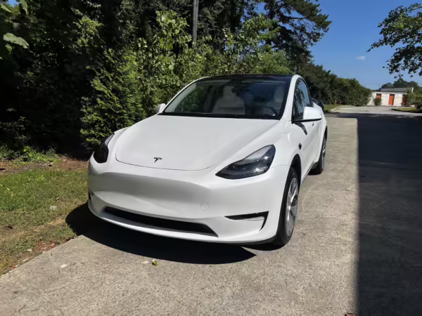 2022 Tesla Model Y Long Range AWD — photo 2