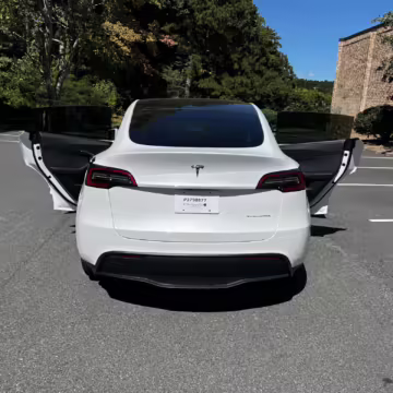 2022 Tesla Model Y Long Range AWD — photo 6