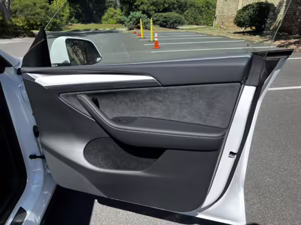 2022 Tesla Model Y Long Range AWD — photo 29