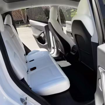 2022 Tesla Model Y Long Range AWD — photo 40