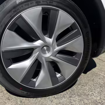 2022 Tesla Model Y Long Range AWD — photo 12