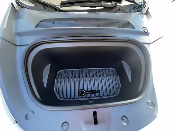 2022 Tesla Model Y Long Range AWD — photo 53