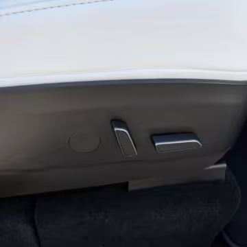 2022 Tesla Model Y Long Range AWD — photo 39