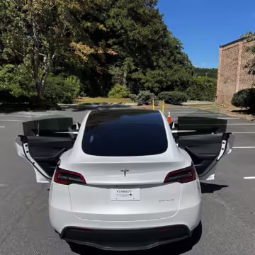 2022 Tesla Model Y Long Range AWD — photo 15