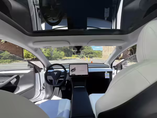 2022 Tesla Model Y Long Range AWD — photo 48