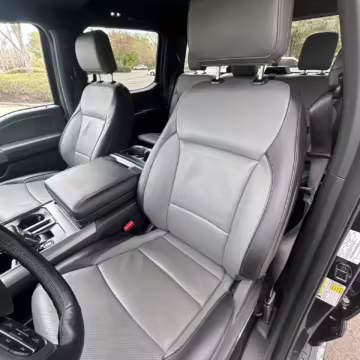 2022 Ford F-150 Lightning Lariat — photo 22
