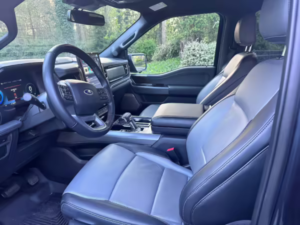 2022 Ford F-150 Lightning Lariat — photo 27