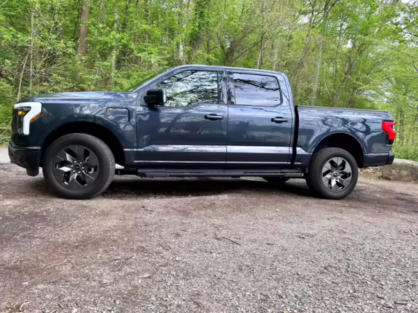 2022 Ford F-150 Lightning Lariat — photo 87