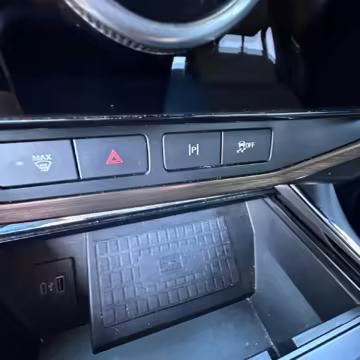 2022 Ford F-150 Lightning Lariat — photo 115