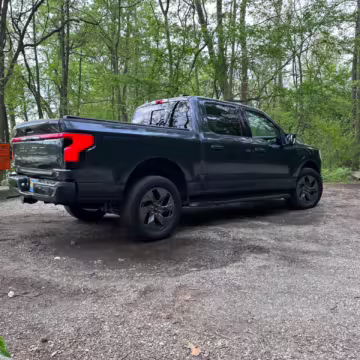 2022 Ford F-150 Lightning Lariat — photo 59