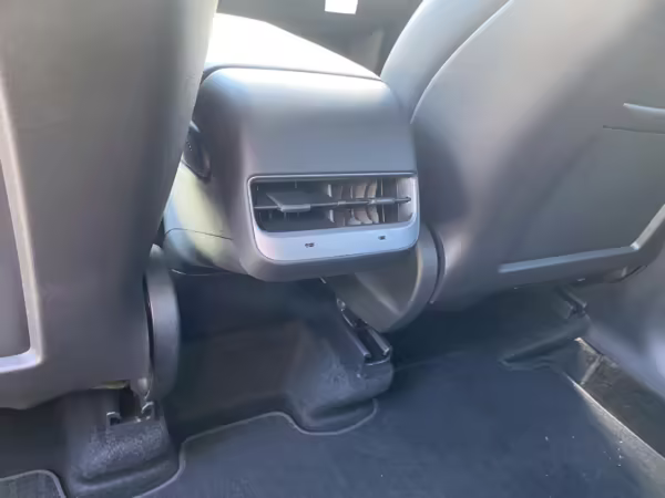 2022 Tesla Model Y Long Range AWD — photo 36