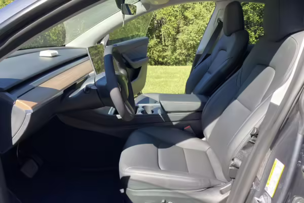 2022 Tesla Model Y Long Range AWD — photo 48