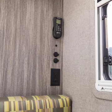2017 Ford F-550 Super Duty XLT 4×4 Grid Camper — photo 42