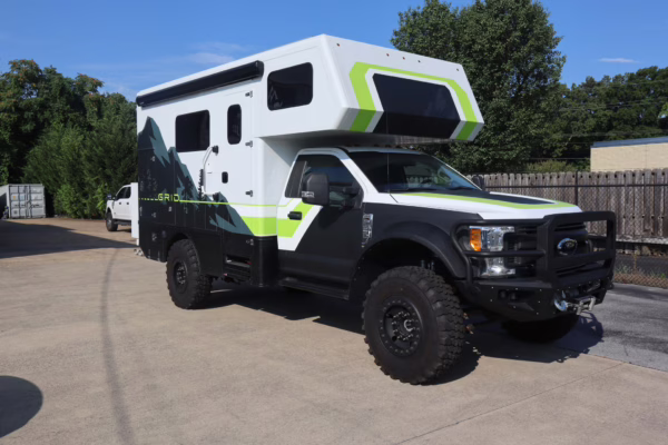 2017 Ford F-550 Super Duty XLT 4×4 Grid Camper — photo 8