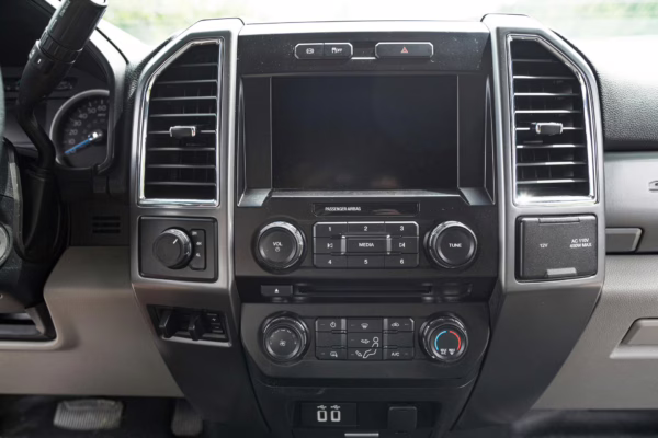 2017 Ford F-550 Super Duty XLT 4×4 Grid Camper — photo 71