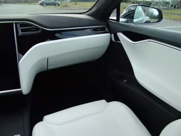 2016 Tesla Model S 90D — photo 40