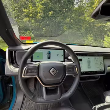2025 Rivian R1S Adventure Edition — photo 28