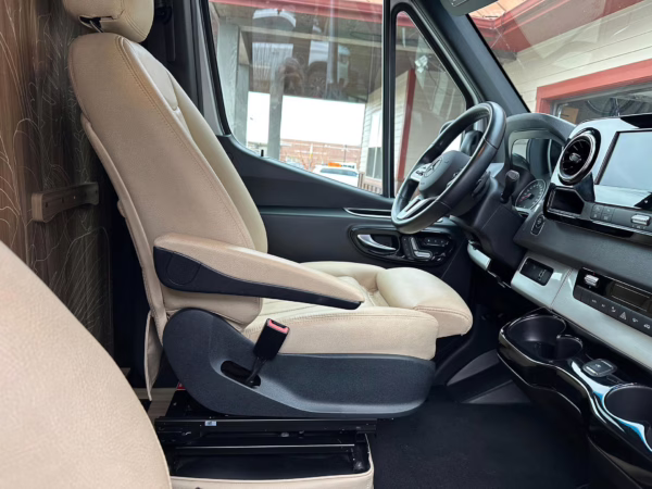 2021 Mercedes-Benz Sprinter 2500 Airstream Interstate 19 Tommy Bahama Edition 4×4 — photo 55