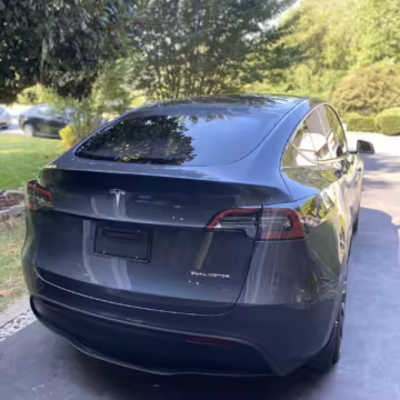 2022 Tesla Model Y Long Range AWD — photo 23