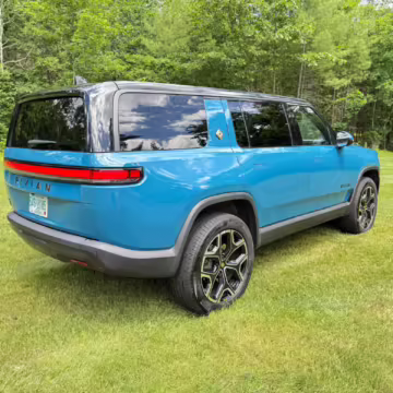 2025 Rivian R1S Adventure Edition — photo 13