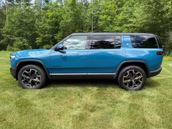 2025 Rivian R1S Adventure Edition — photo 18
