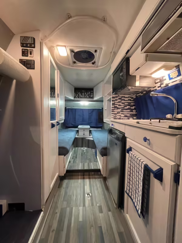 2000 Dodge Ram Van B3500 — photo 61