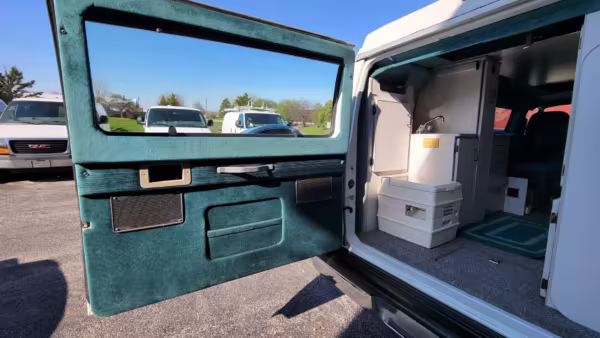 1996 Dodge Ram Van B3500 — photo 82