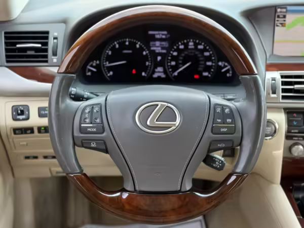2017 Lexus LS 460 L — photo 47