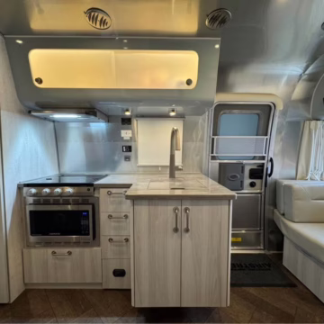 2024 Airstream International 25FB — photo 4